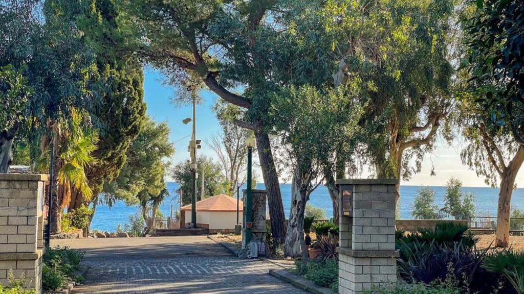 Il Pampaleone Glamping And Resort Acireale Eksteriør billede