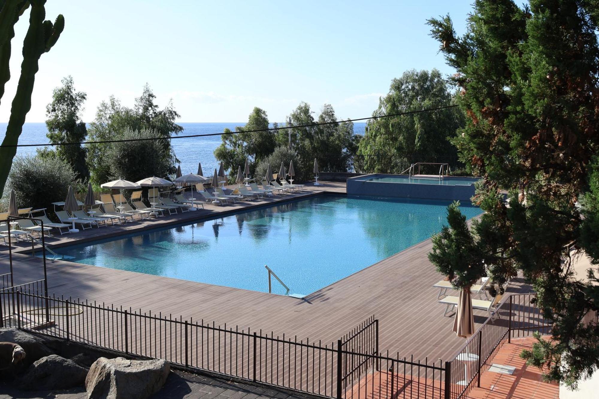 Il Pampaleone Glamping And Resort Acireale Eksteriør billede
